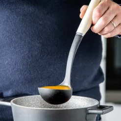 Lifetime Brands Europe ltd KitchenAid Øse 32,5cm Nylon Krem Hot