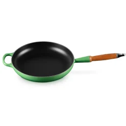 LE CREUSET Støpejernspanne m/trehåndtak 28cm Bamboo Green