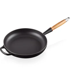 LE CREUSET Støpejernspanne med Trehåndtak 28cm Matte Black Clearance