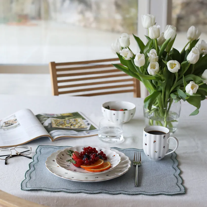 NOVA Lilly Asjett m/Blomster og Gullkant 21cm Hvit Best