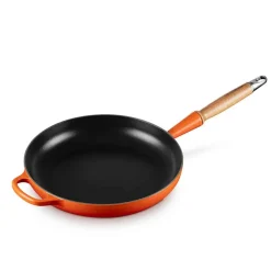 LE CREUSET Støpejernspanne m/Trehåndtak 28cm Volcanic